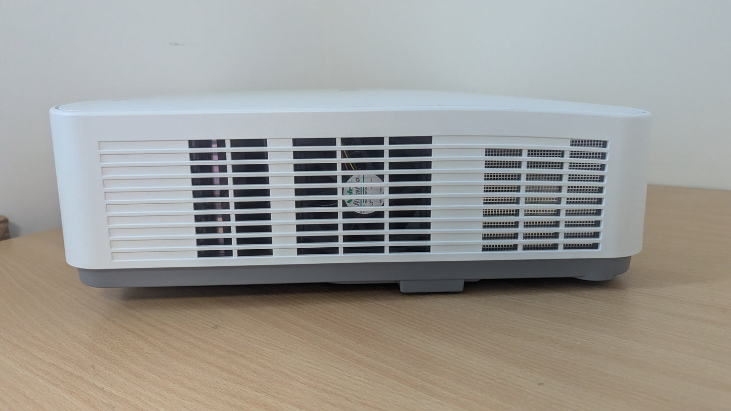 NEC P525UL LASER PROJECTOR 5200 LUMENS 4K SUPPORT LCD HDMI